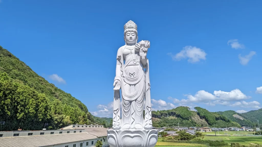 Sho Kannon statue at Sakuraen in Kishu.