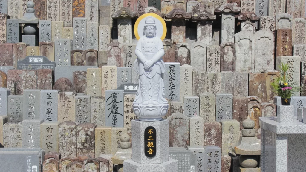 Funi Kannon statue at Sakuraen in Kumano.